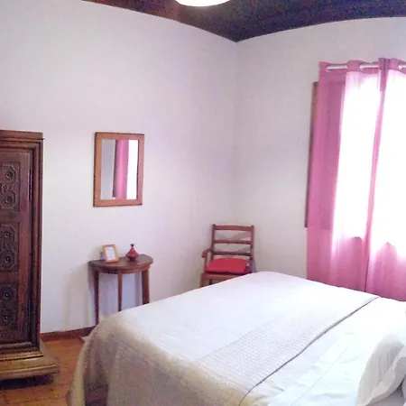 Casa Dos Pingos De Mel Bed & Breakfast *